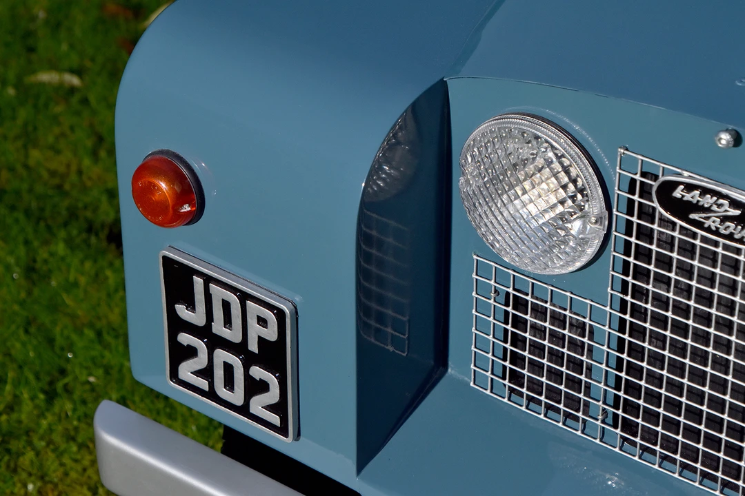 Land Rover - Image 29 of 31