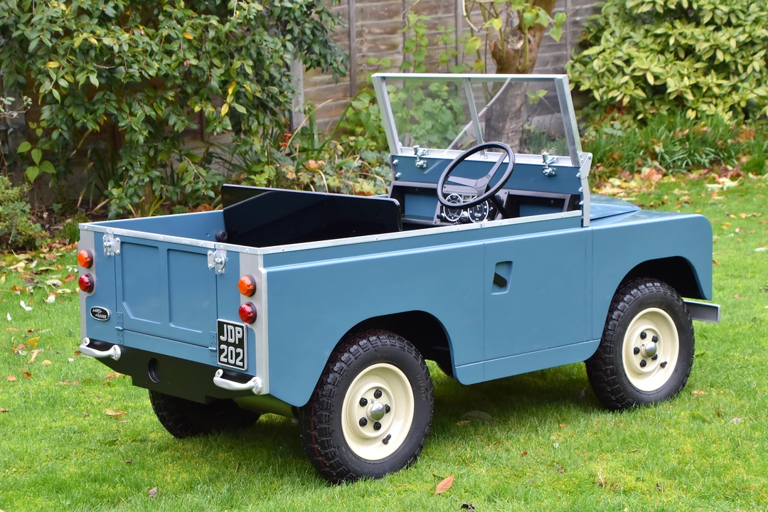 Land Rover - Image 21 of 31
