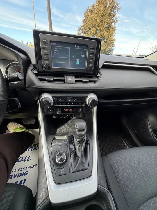 Toyota RAV4 - Image 8 of 10