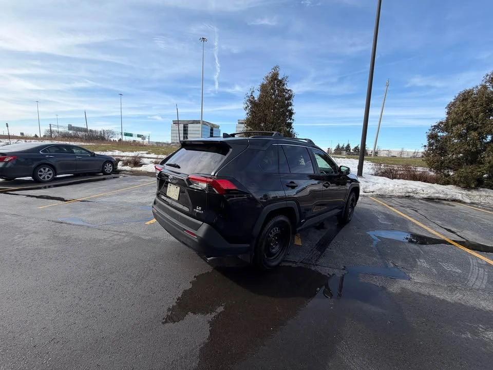 Toyota RAV4 - Image 5 of 10