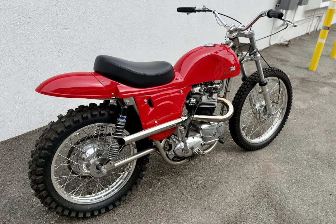 Triumph Race Bikes - Image 2 of 6