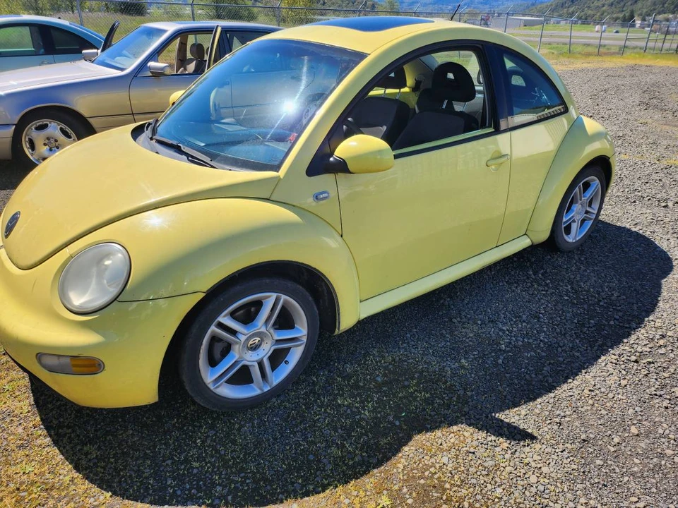 2002 Volkswagen New Beetle - Image 2 of 9