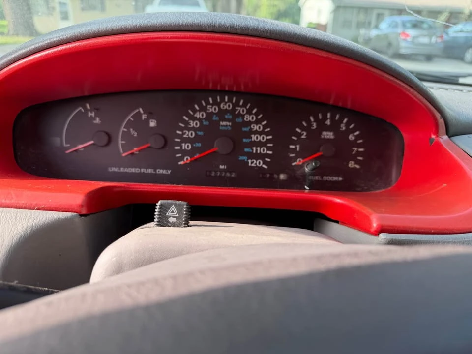 1995 Dodge Neon - Image 9 of 10