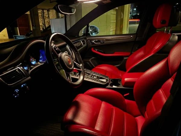 2016 Porsche Macan Turbo - Image 9 of 10