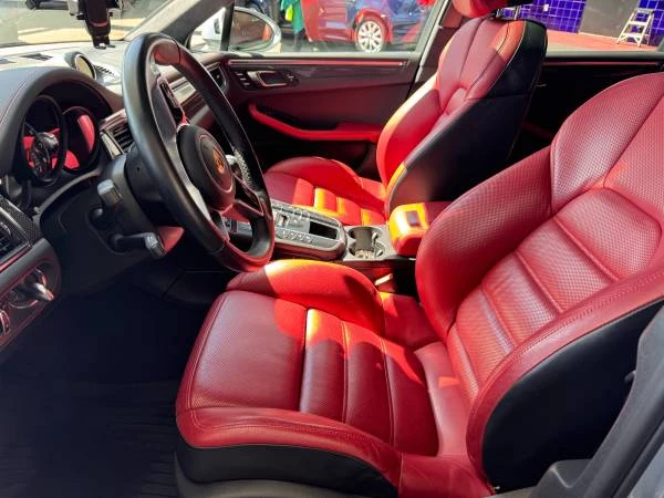 2016 Porsche Macan Turbo - Image 13 of 17