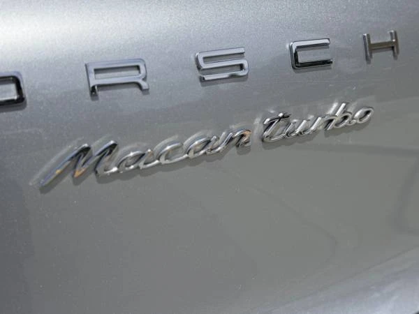 2016 Porsche Macan Turbo - Image 10 of 17