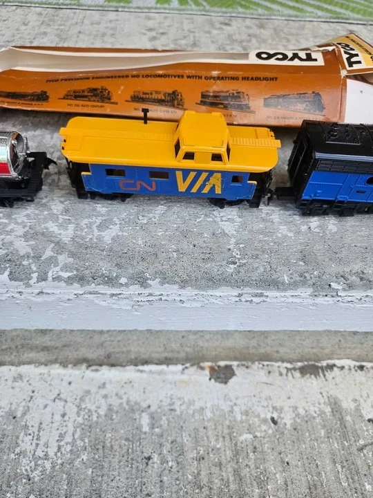 Parts & Memorabilia Scale Models - Image 2 of 5