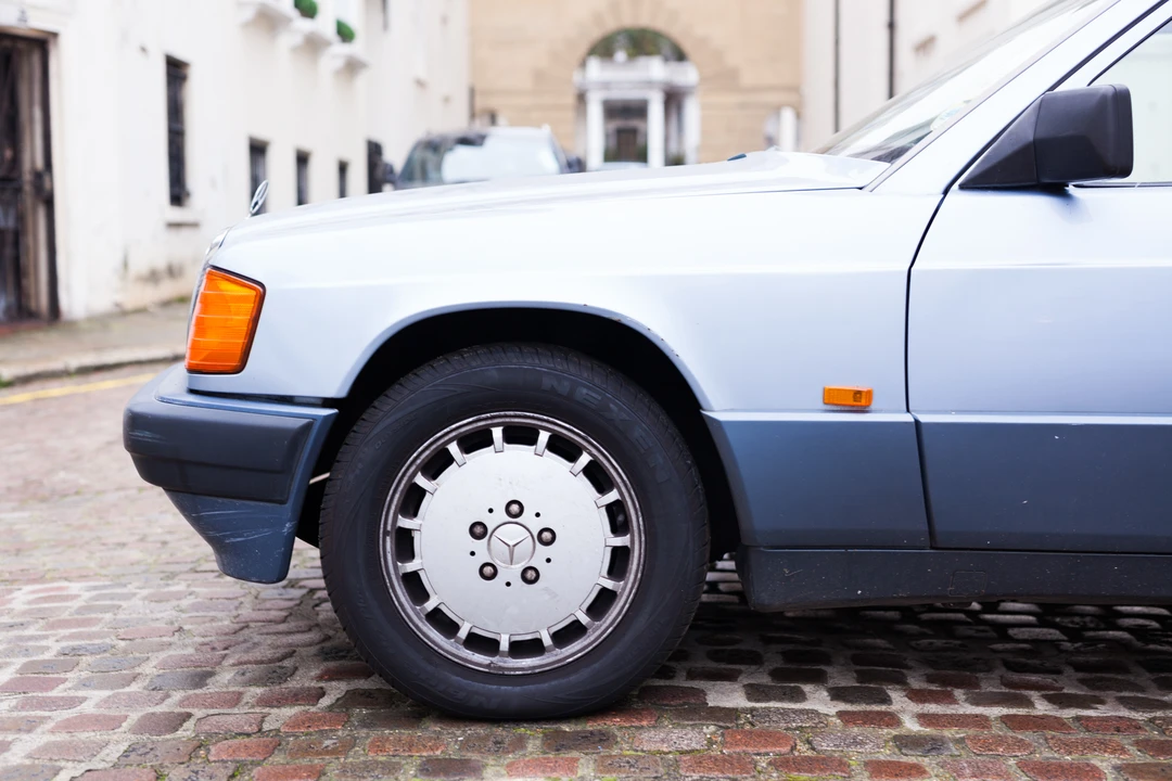 Mercedes-Benz 190E - Image 13 of 31