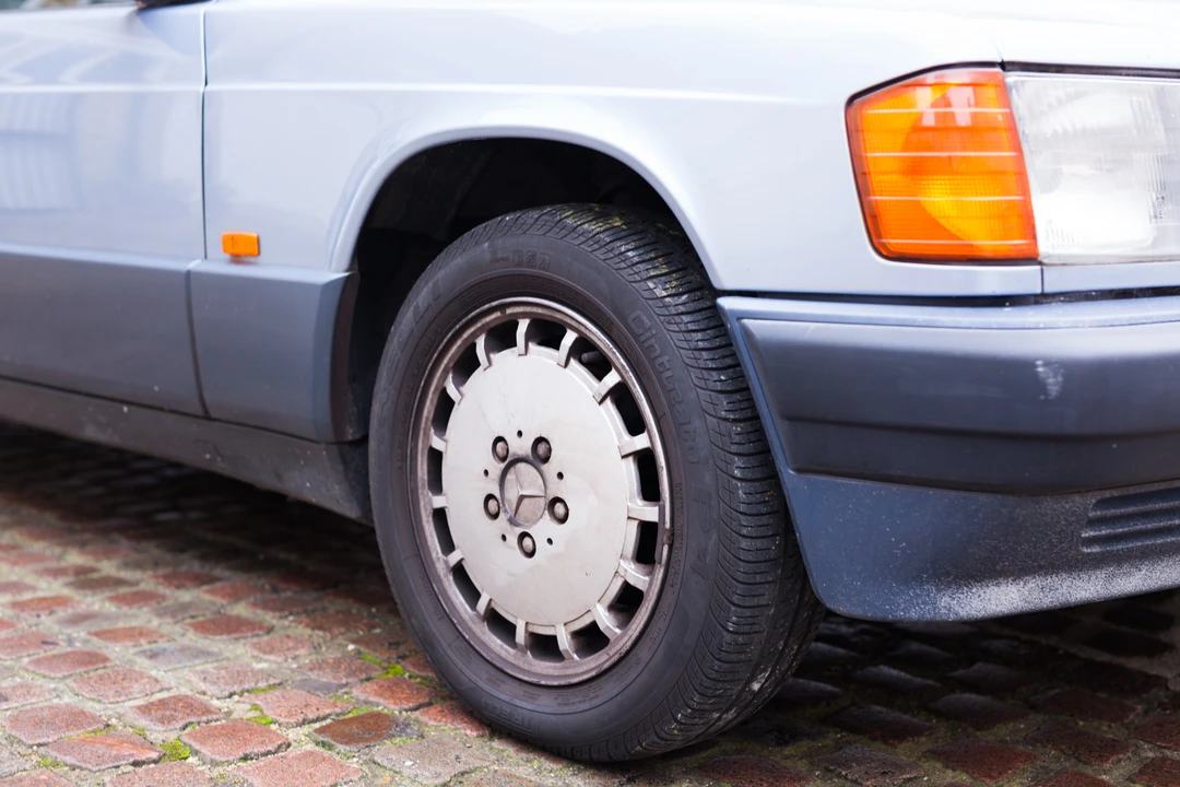 Mercedes-Benz 190E - Image 16 of 31