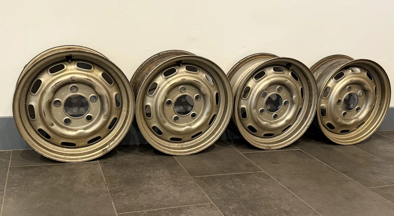 Parts & Memorabilia Porsche Wheels - Image 4 of 31