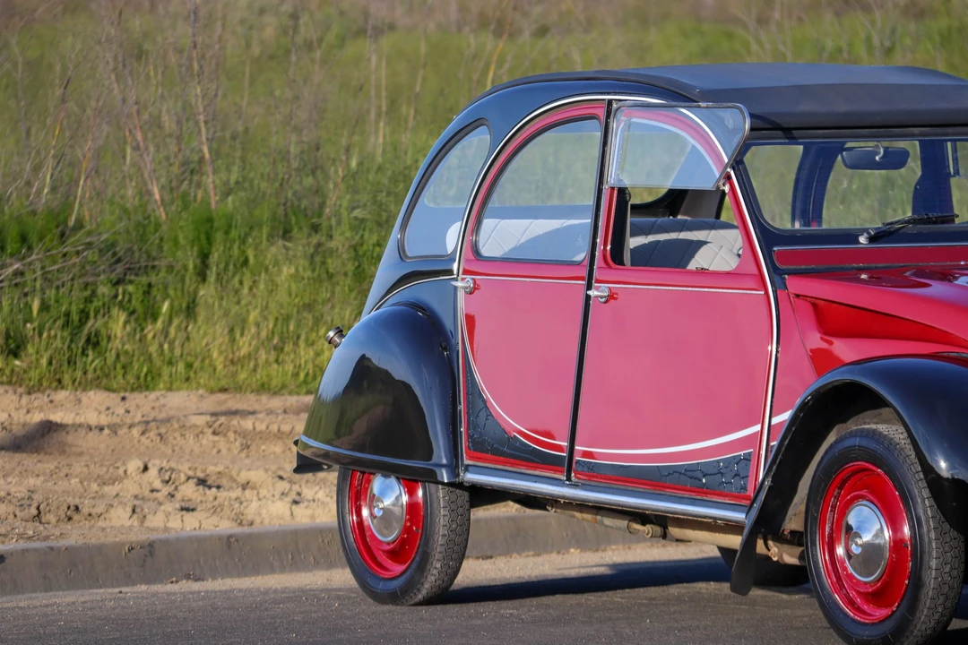 Citroen 2CV - Image 25 of 31