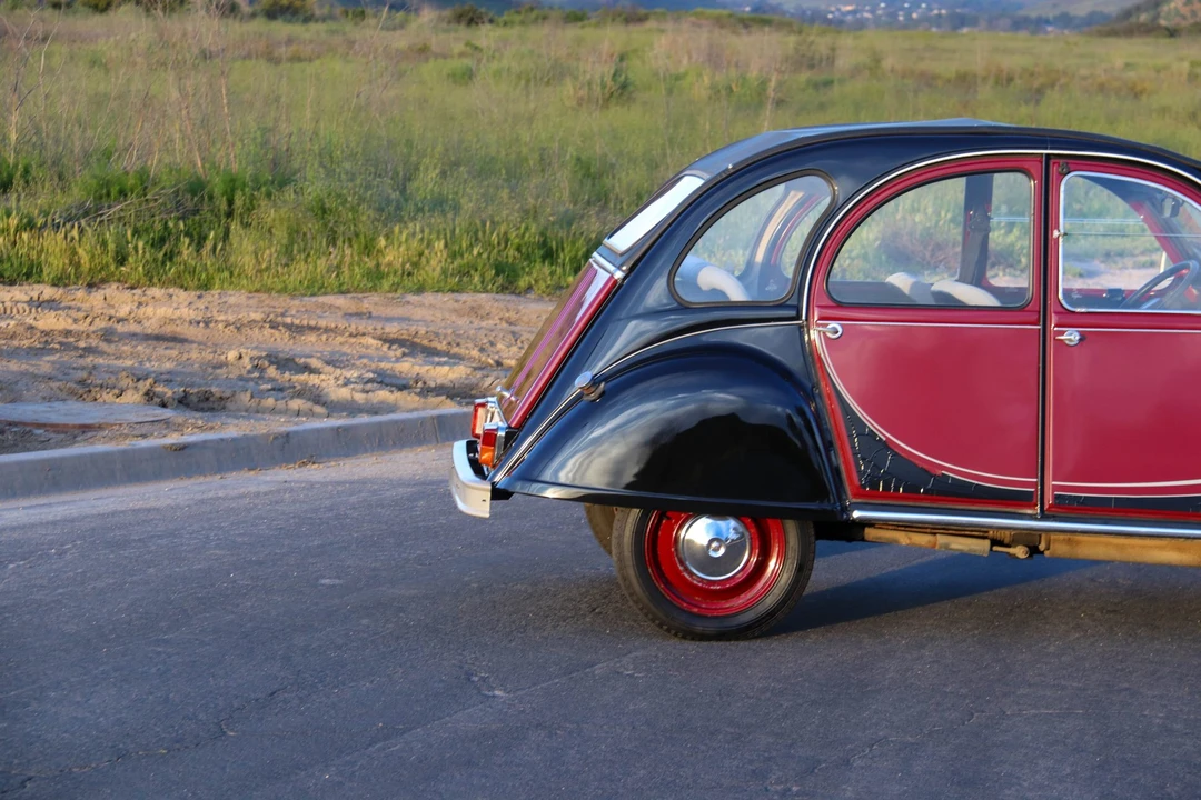 Citroen 2CV - Image 23 of 31