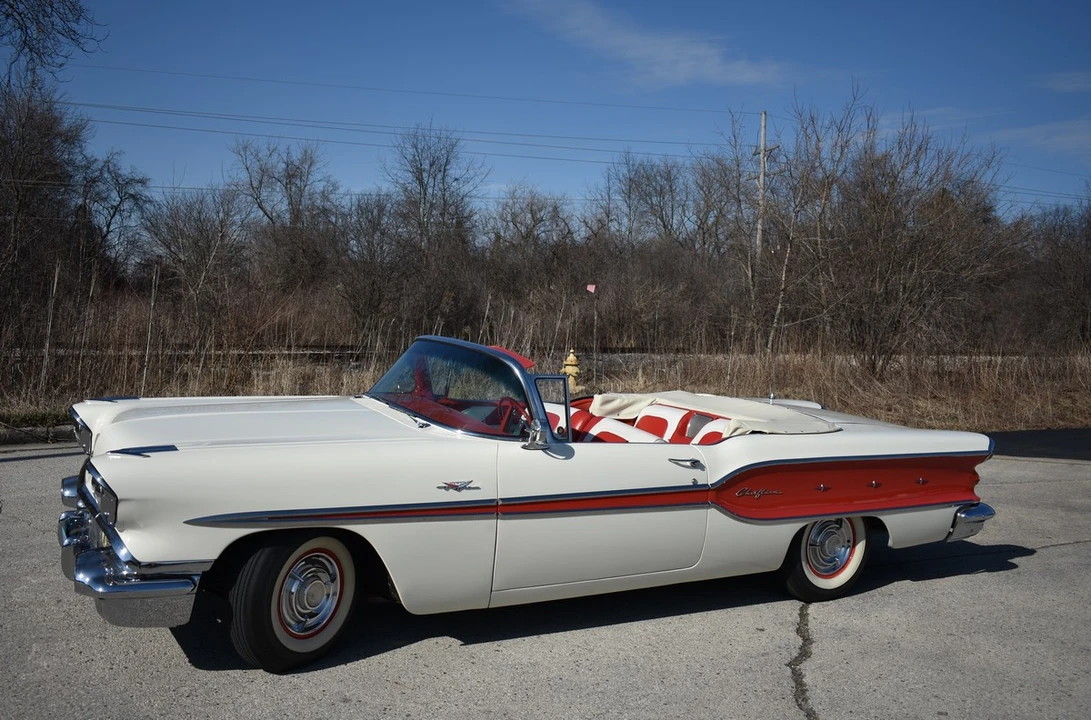 1958 Pontiac Chieftain - Image 15 of 31