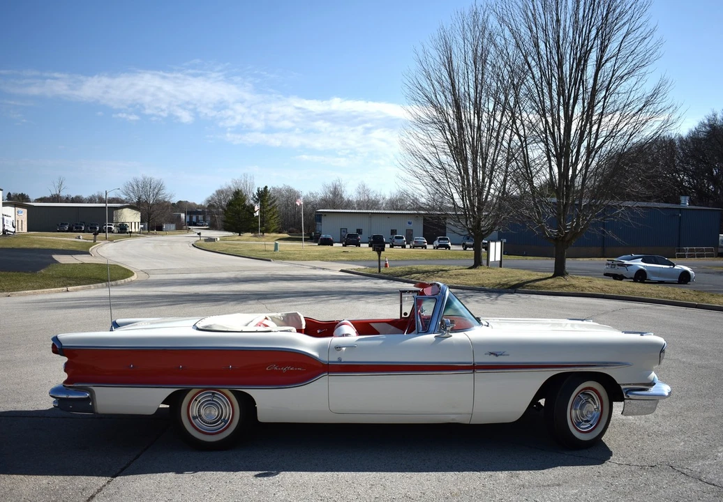 1958 Pontiac Chieftain - Image 10 of 31
