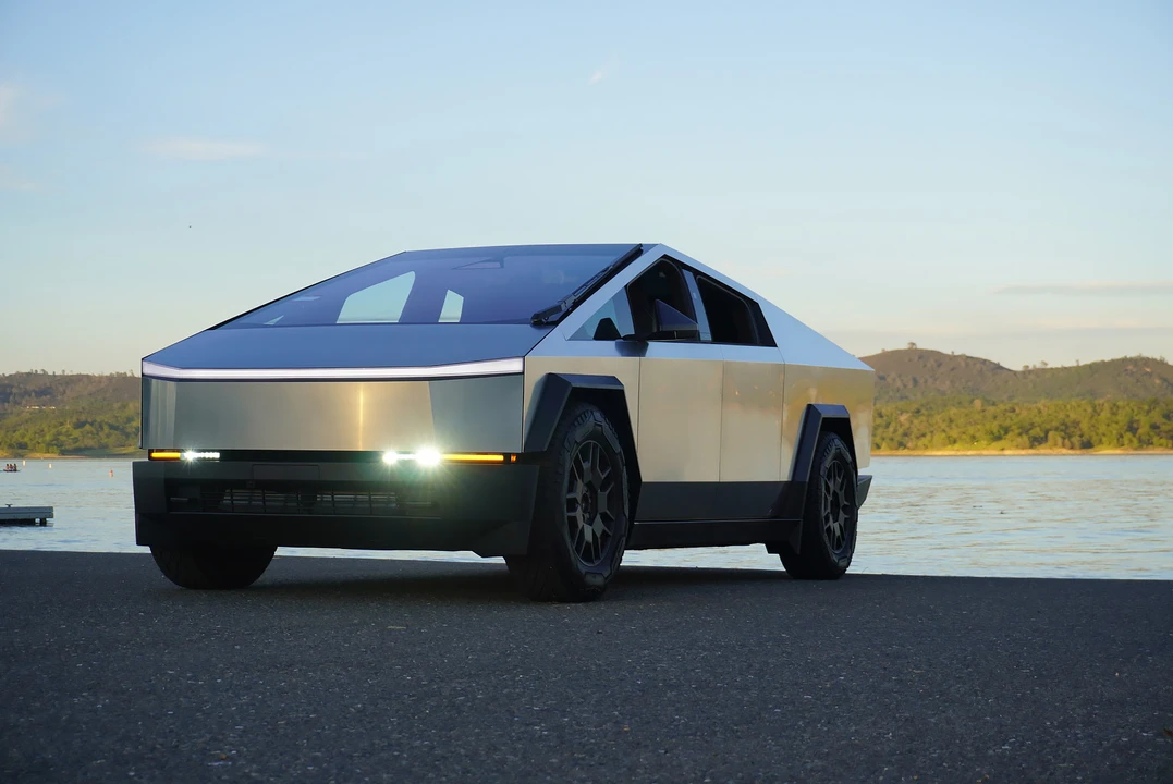 2024 Tesla Cybertruck - Image 2 of 6