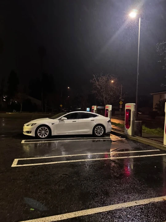 Tesla Model S - Image 5 of 10