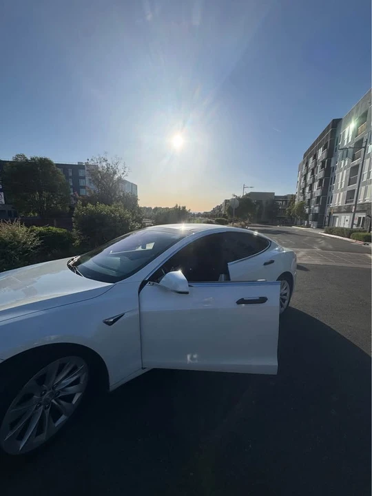Tesla Model S - Image 2 of 10