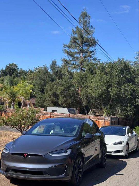 Tesla Model S - Image 6 of 10