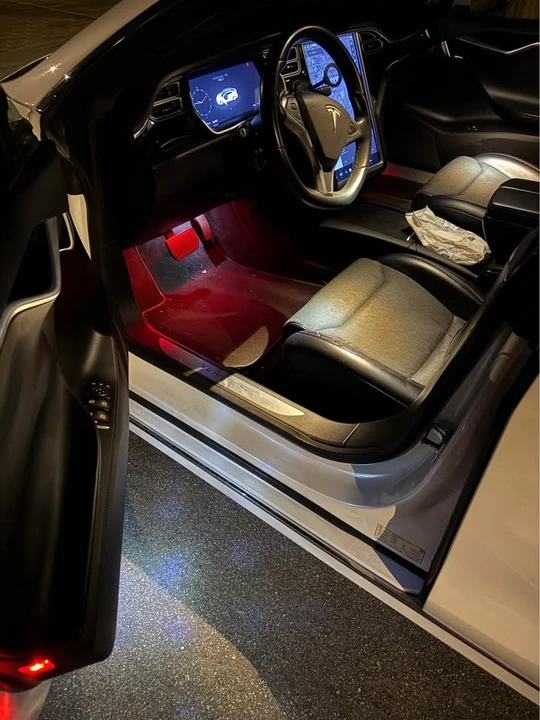 Tesla Model S - Image 8 of 10