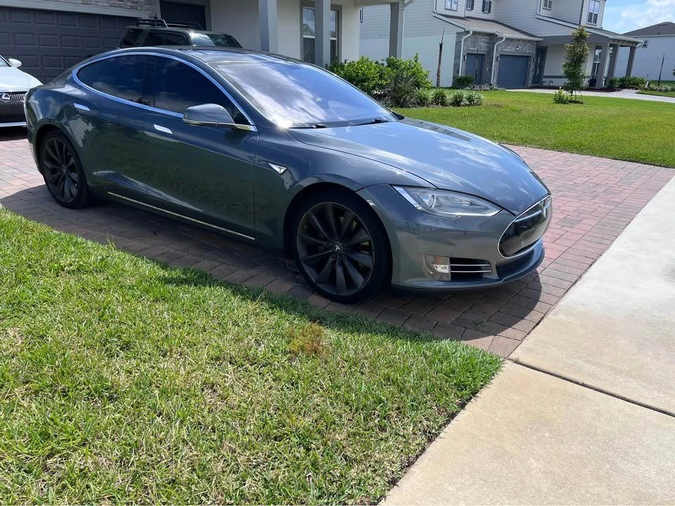 Tesla Model S - Image 5 of 6