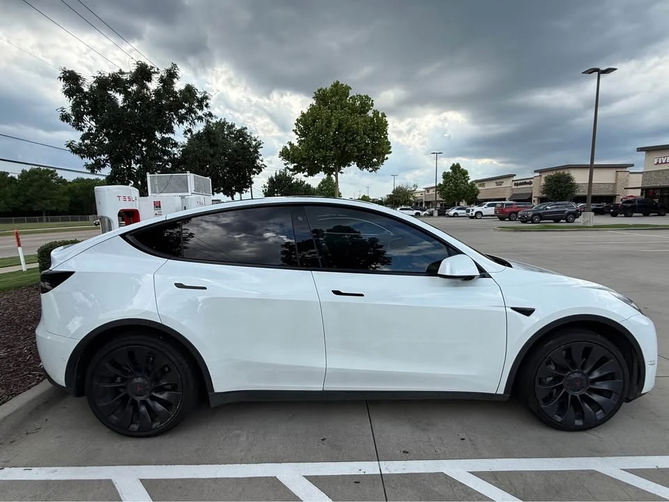 Tesla Model Y - Image 3 of 10