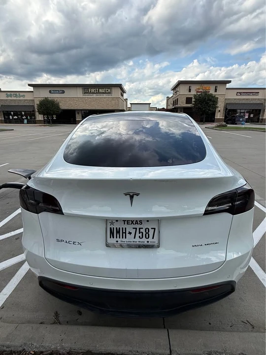 Tesla Model Y - Image 4 of 10