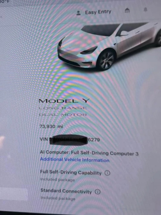 Tesla Model Y - Image 9 of 10