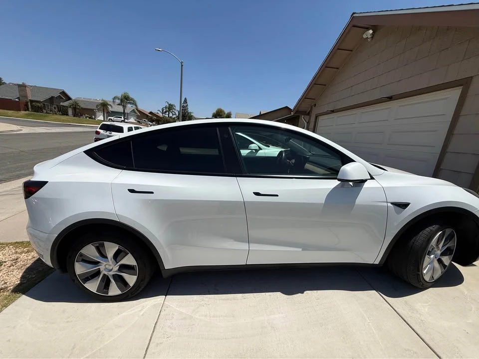 Tesla Model Y - Image 4 of 5
