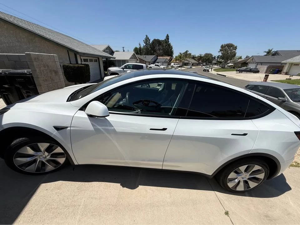 Tesla Model Y - Image 3 of 5