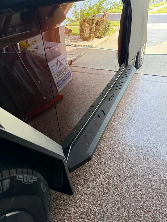 2024 Tesla Cybertruck - Image 2 of 10