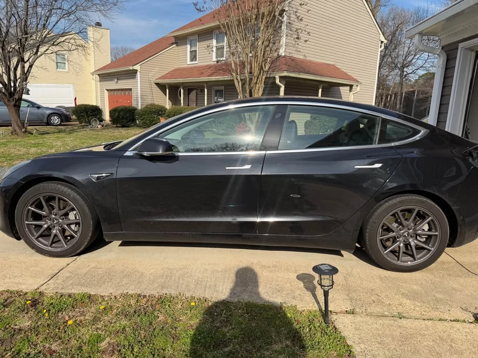 Tesla Model 3 - Image 3 of 10