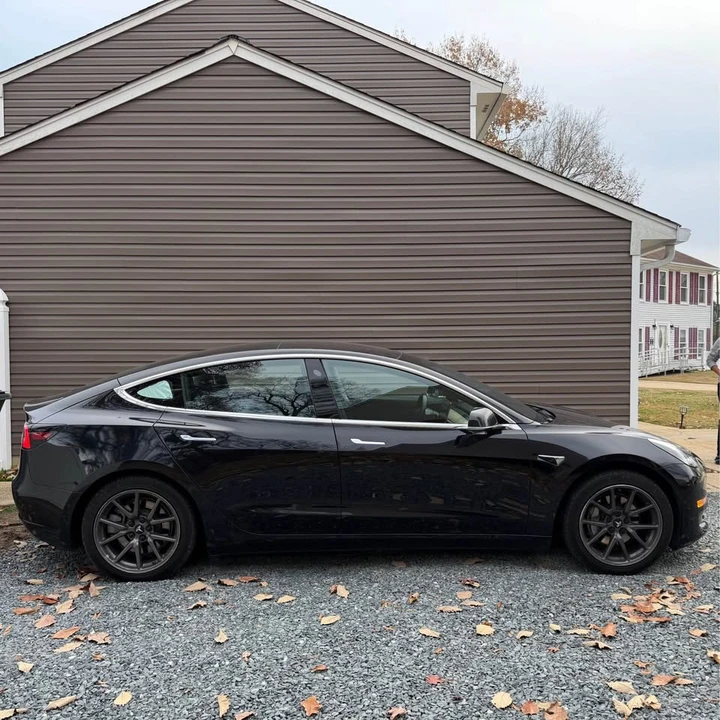 Tesla Model 3 - Image 2 of 10