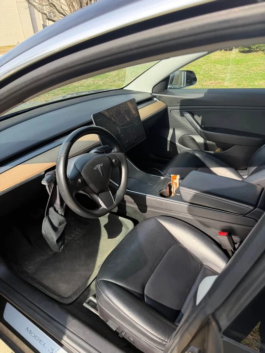 Tesla Model 3 - Image 4 of 10