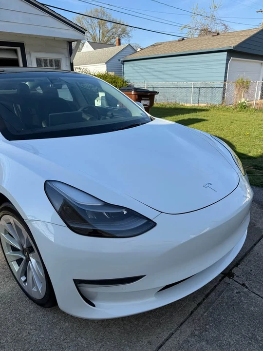 Tesla Model 3 - Image 2 of 8