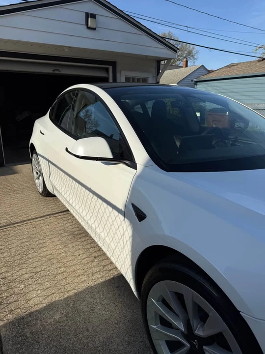 Tesla Model 3 - Image 8 of 8