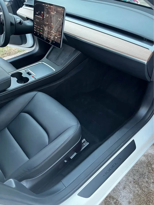 Tesla Model 3 - Image 4 of 8