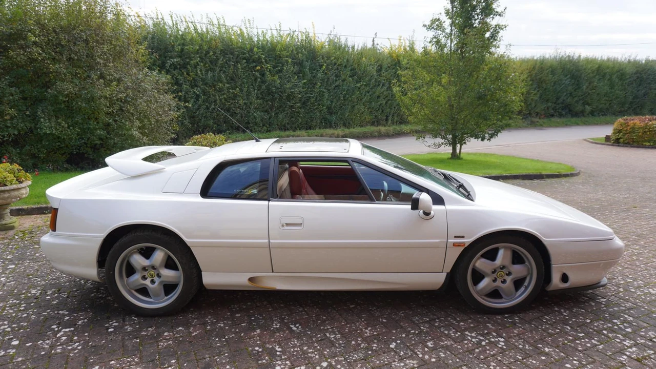 1994 Lotus Esprit Series 4 - Image 10 of 13