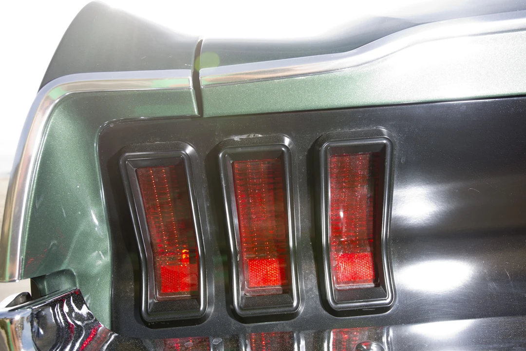 2011 Ford S197 Mustang - Image 18 of 31
