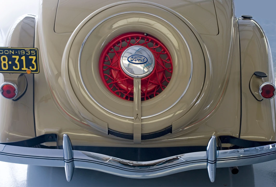 1935 Ford Model 48 & 68 - Image 6 of 10