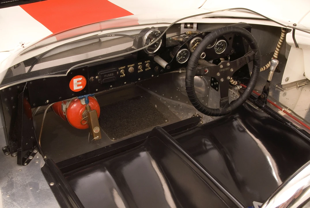 Lola T70 - Image 3 of 6