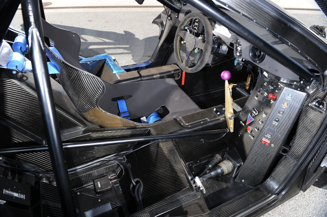 1997 McLaren F1 - Image 16 of 31