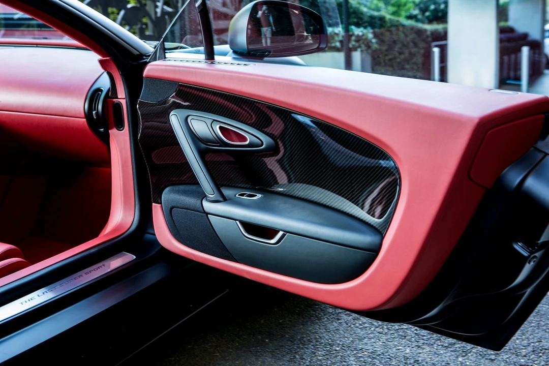 2012 Bugatti Veyron Super Sport - Image 25 of 31
