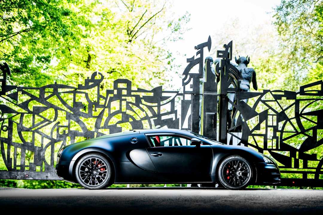 2012 Bugatti Veyron Super Sport - Image 3 of 31