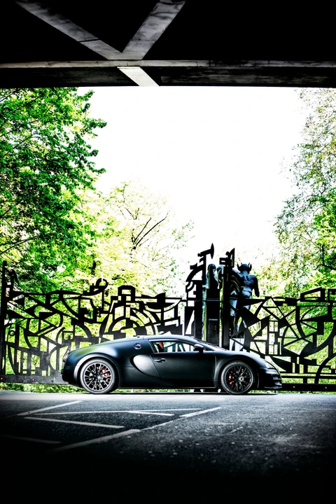2012 Bugatti Veyron Super Sport - Image 2 of 31