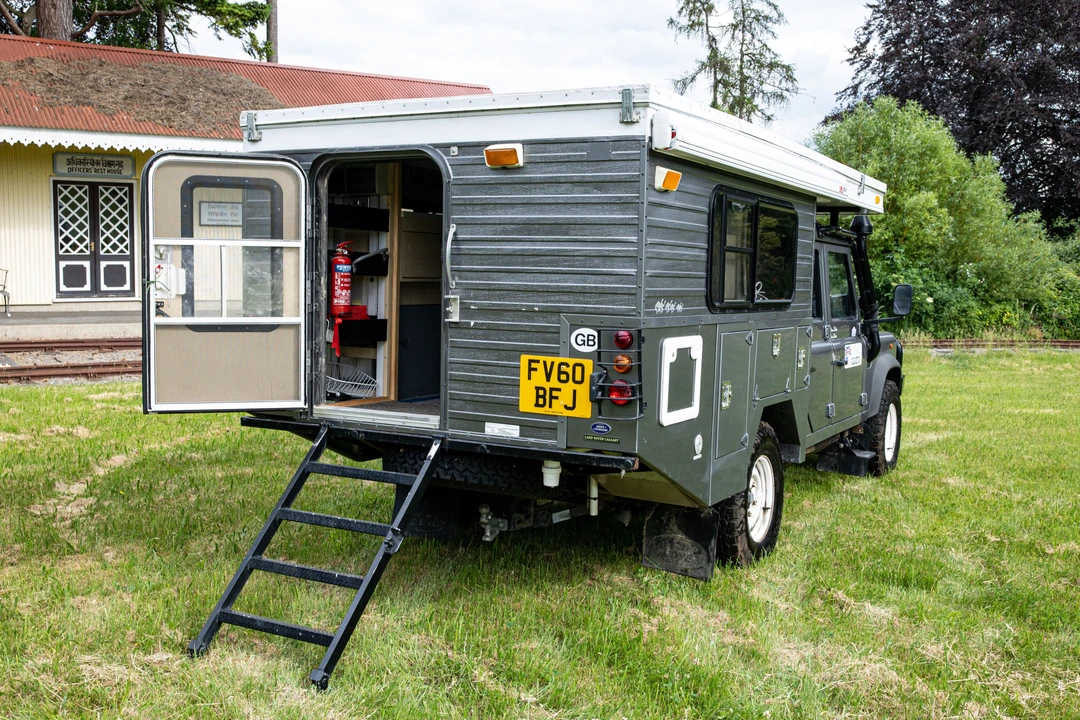 2010 Land Rover Defender 130 - Image 17 of 31