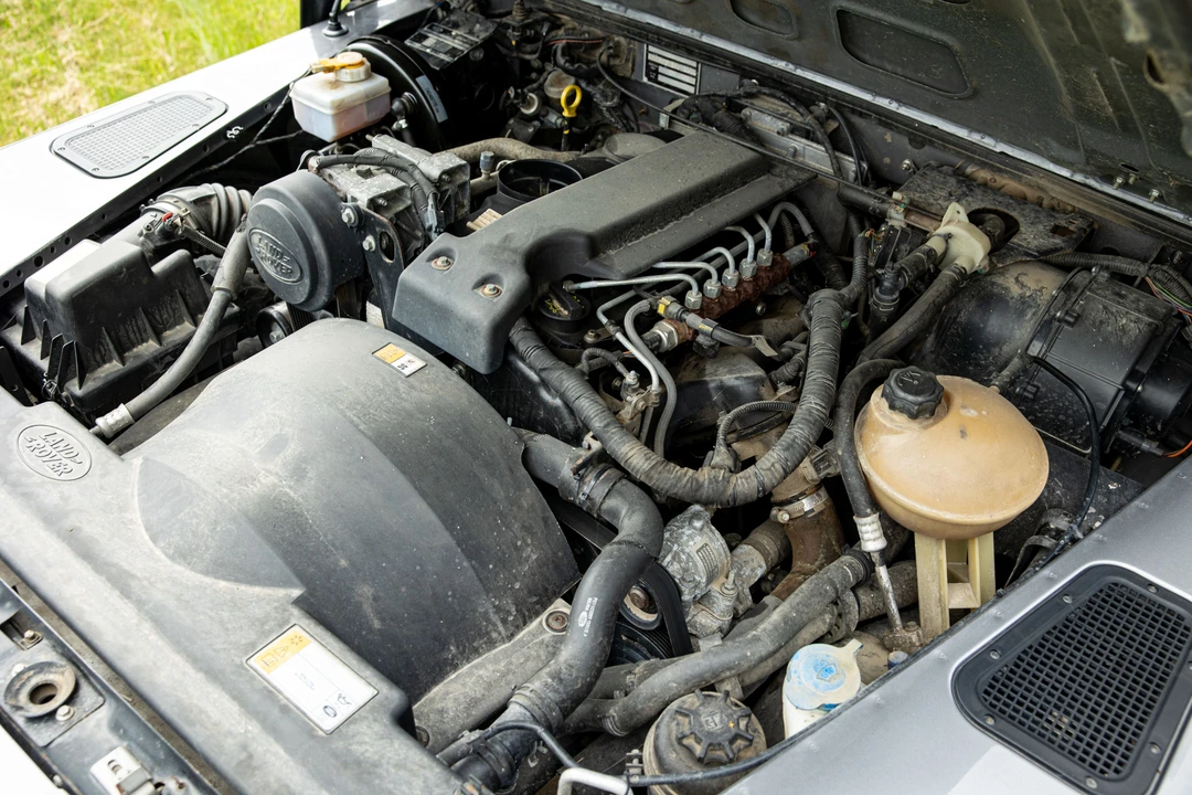 2010 Land Rover Defender 130 - Image 25 of 31