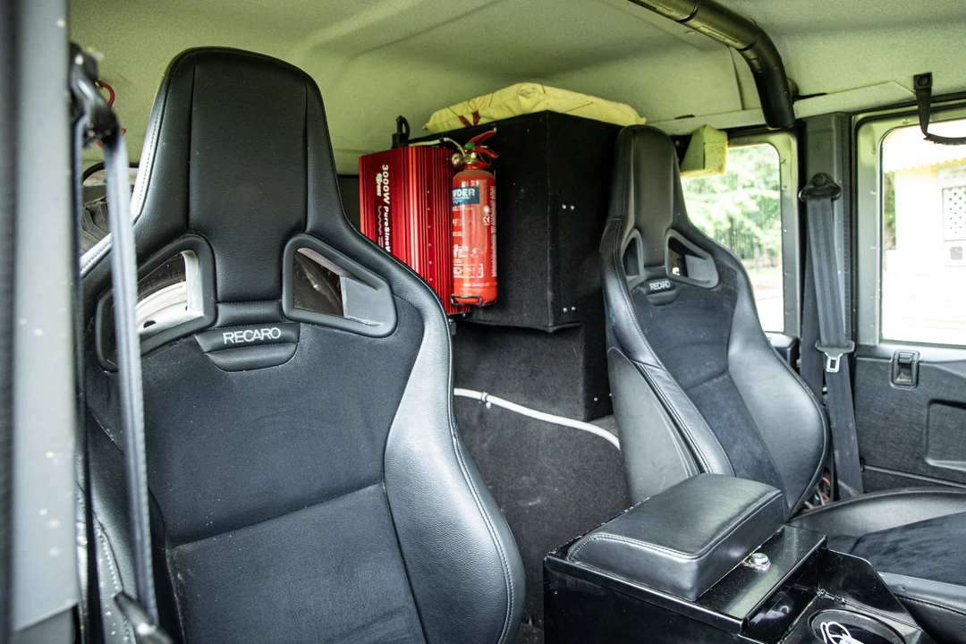 2010 Land Rover Defender 130 - Image 30 of 31
