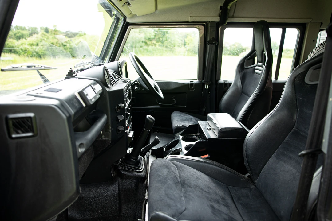 2010 Land Rover Defender 130 - Image 19 of 31