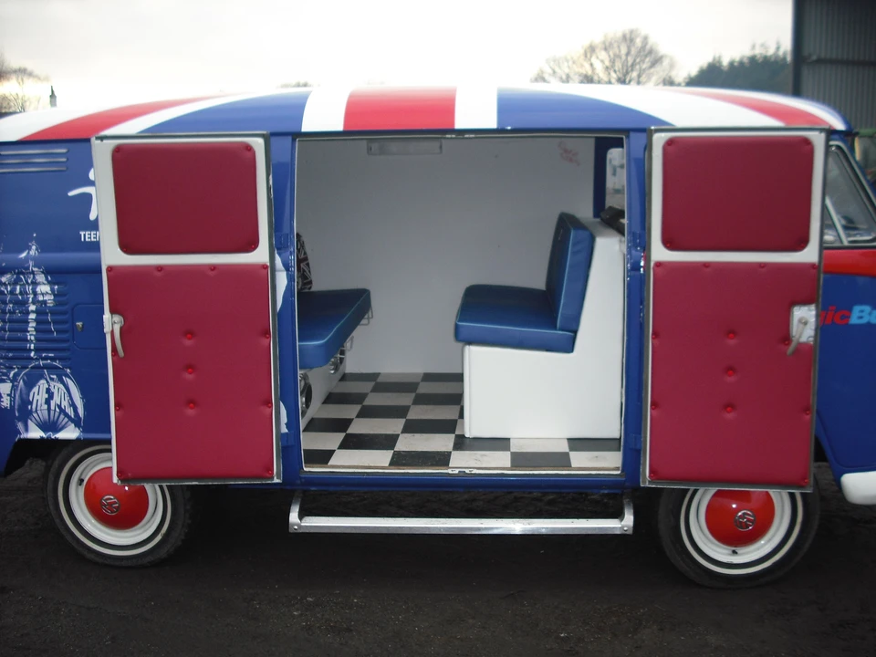 1965 Volkswagen Split-Window Bus - Image 6 of 11