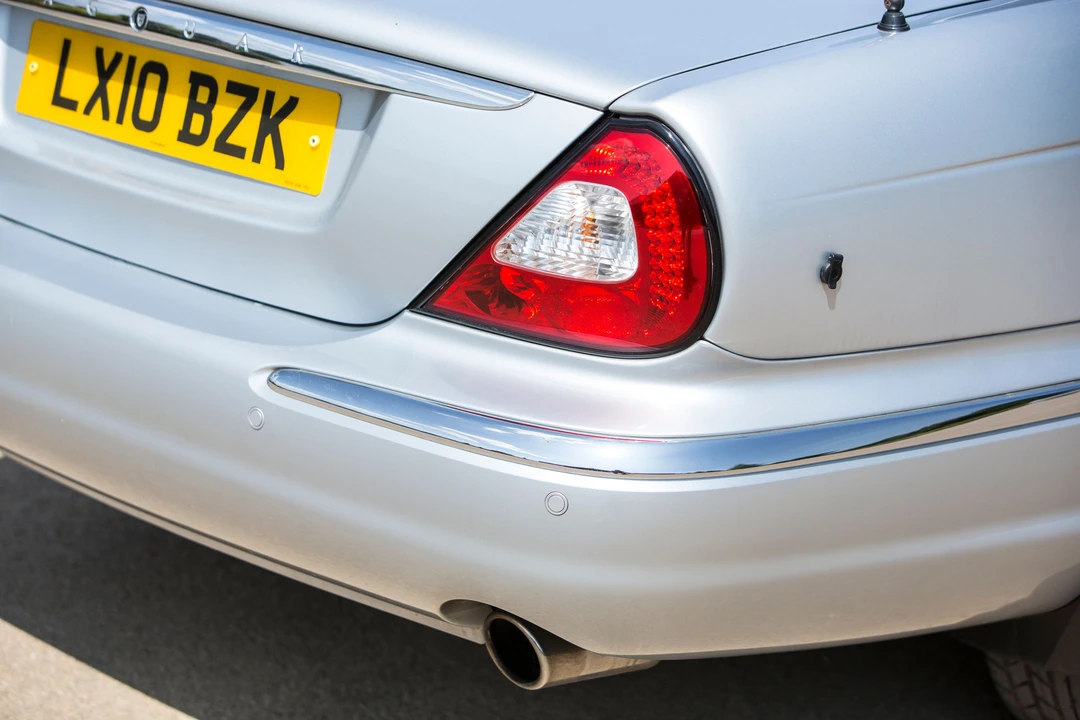 2010 Jaguar X351 XJ - Image 11 of 26